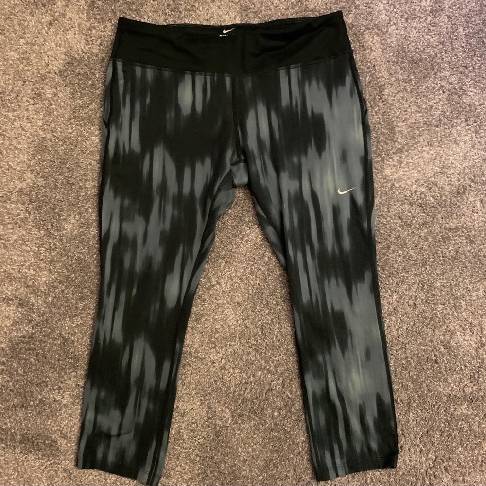 NIKE DRI-FIT TRAINING CROP LEGGINGS SZ L